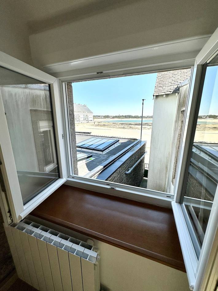 Maison de pêcheur atypique – Les pieds dans l’eau in Plage de Port Fontaine-Lomener, Ploemeur