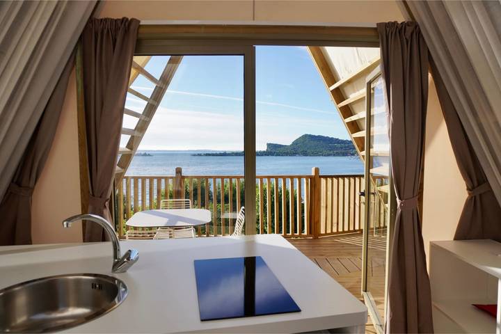 Camping für 4 Personen, mit Seeblick und Terrasse sowie Pool, mit Haustier in Manerba del Garda - 2