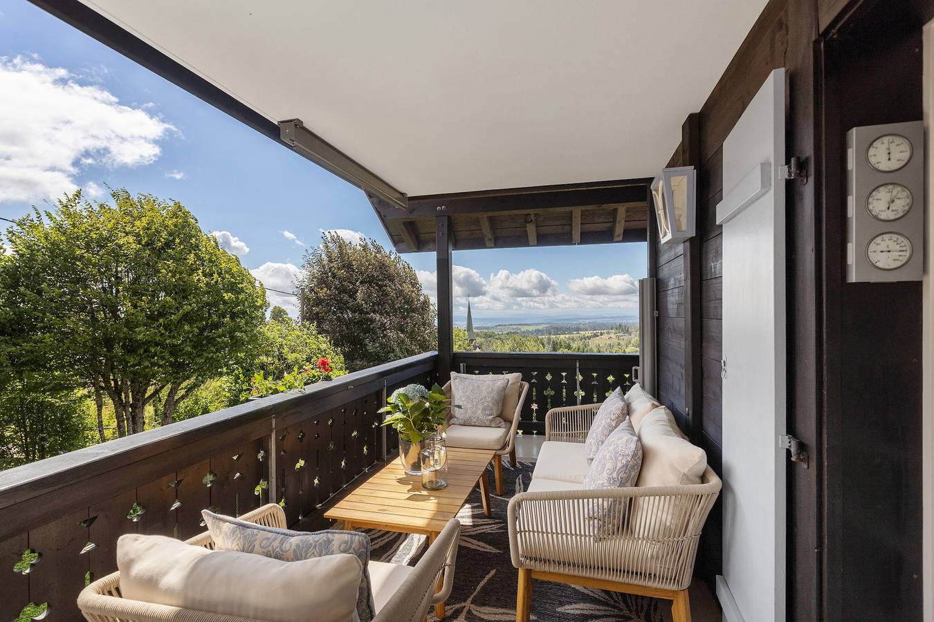 Ganze Wohnung, Ferienwohnung 'Deluxe' mit Bergblick, privater Terrasse und Wi-Fi in Höchenschwand, Südschwarzwald