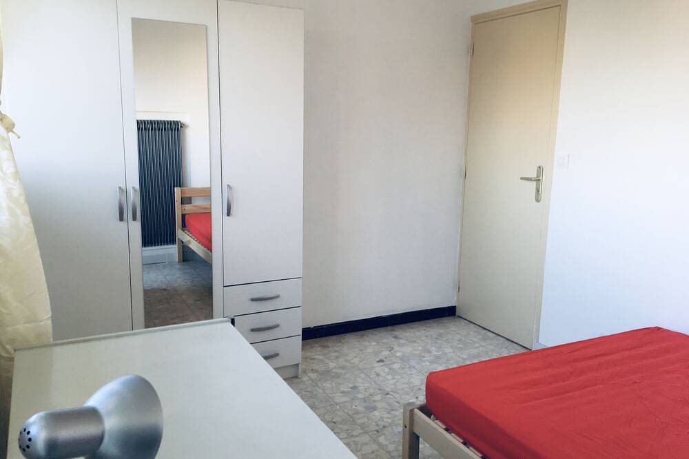 Sanitized Confortable House Paris 5 in Vitry-sur-Seine, Valle del Marne