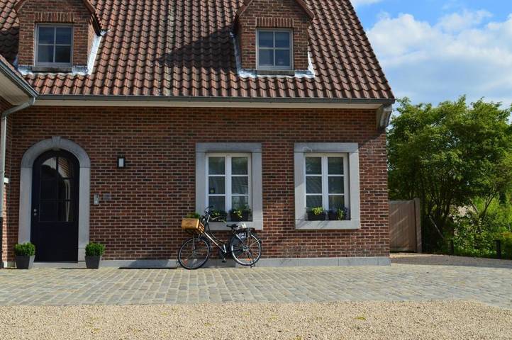 B&b voor 2 personen, with Terras and Tuin as well as Zwembad and Uitzicht in Tongeren