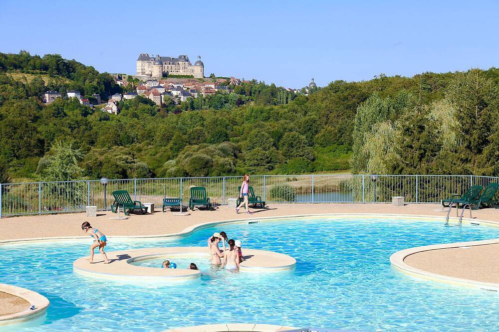Les Sources Premium, Spa, Piscine, Etang de pèche, aire de jeu, salle de jeu... in Hautefort, Périgord Noir