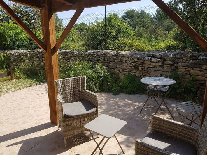 Studiowohnung mit Terrasse - Pool, Tennis, Bouleplatz in Grans, Mittelmeerküste (Frankreich)