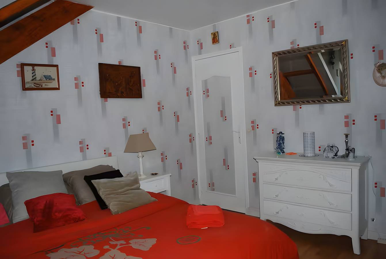 Gästezimmer „Chambre T“ mit gemeinsamer Terrasse und Garten, Wlan inklusive in Saint-Rémy-lès-Chevreuse, Parc naturel régional de la Haute Vallée de Chevreuse