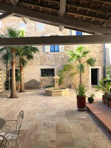 Maison d’hôte pour 2 personnes, avec piscine et jardin à Roujan