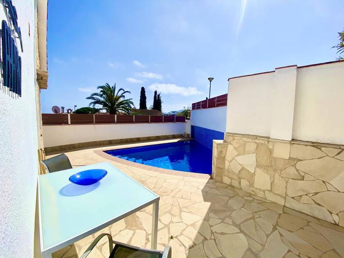 Location de vacances pour 5 personnes, avec balcon/terrasse ainsi que vue sur l’océan et piscine, animaux acceptés à Canyelles - 4
