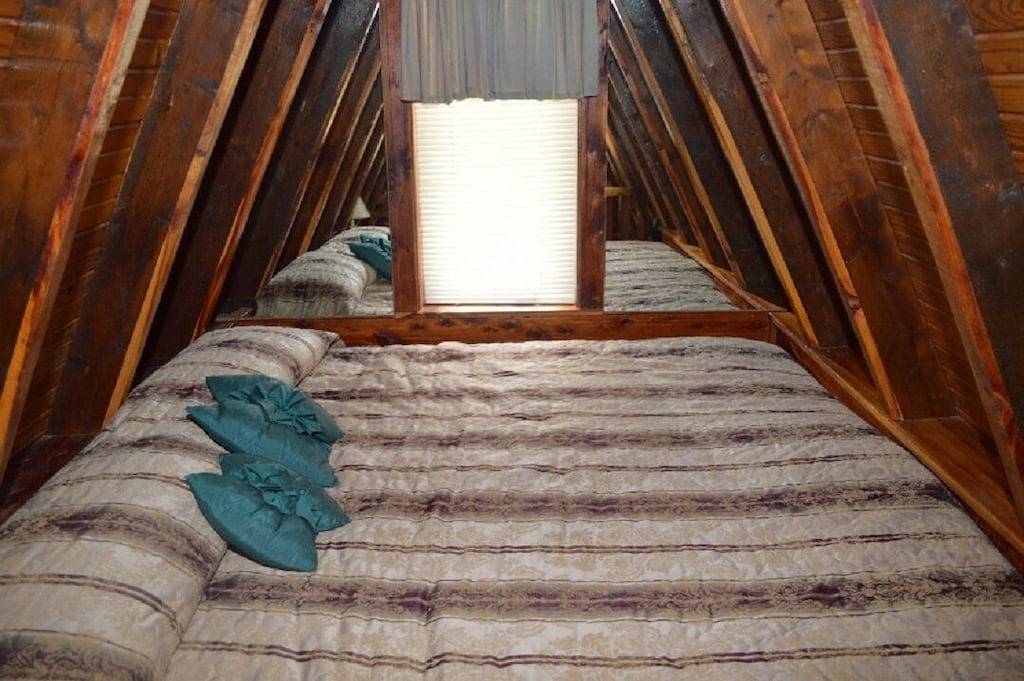 Cedar A Frame Chalet Cabin 3 befindet sich am Patoka Lake in Southen Indiana in Patoka Lake