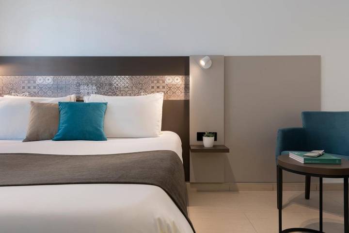 Hôtel pour 4 personnes, avec terrasse et jacuzzi ainsi que piscine et sauna dans Gzira