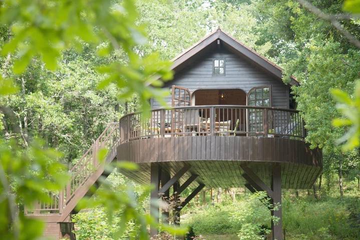 Gîte pour 4 personnes, avec Balcon et Jacuzzi ainsi que Terrasse et Jardin à Auriac-du-Périgord