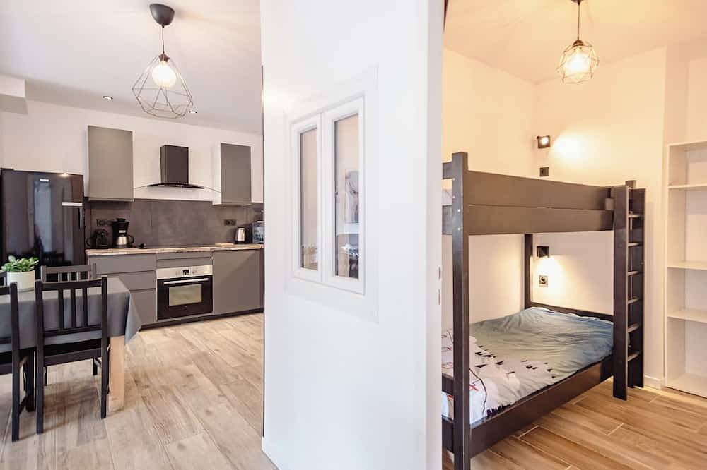Appartement entier, Superbe appartement 16/18 pers avec sauna, au pied du télésiège, Wifi, babyfoot in Mont-de-Lans, Les Deux Alpes