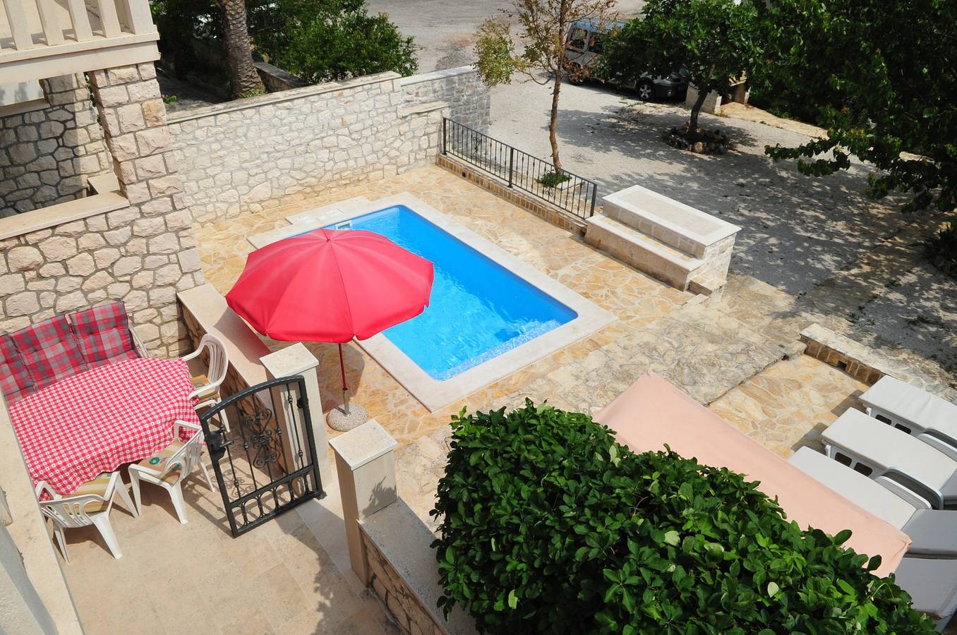 Ganze Wohnung, 3-Zimmer-Ferienwohnung mit Terrasse und Meerblick Supetar, Brac A-11360-a in Supetar, Brac