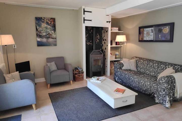 Gîte pour 4 personnes, avec Terrasse ainsi que Jardin et Sauna