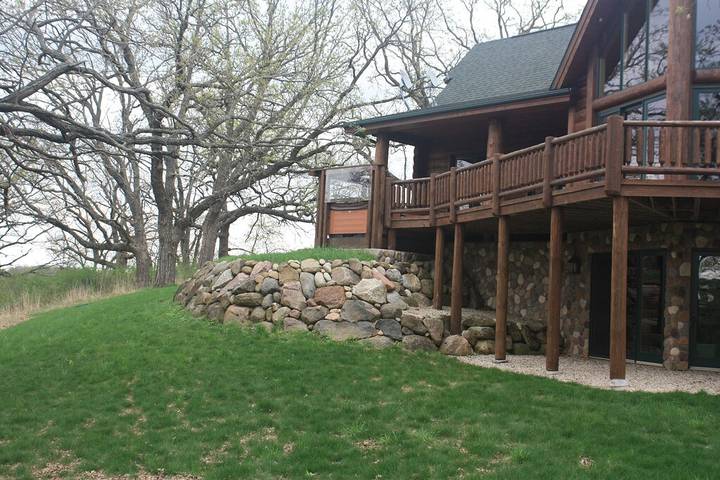 Log cabin for 6 people, with balcony and garden as well as hot tub in Wisconsin