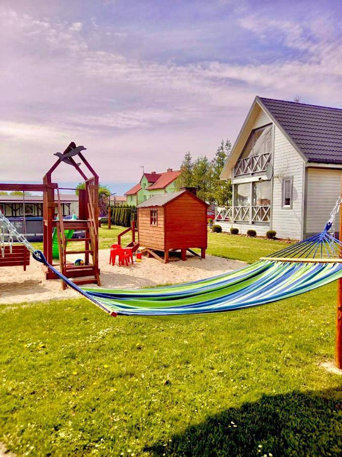 Lodge für 4 Personen, mit Terrasse und Garten sowie Kinderpool und Pool