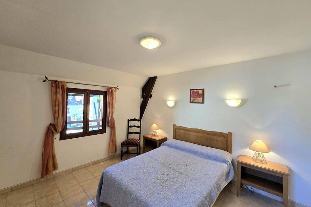 Grande maison proche de Sarlat, idéale pour familles, 6 chambres in Calviac-en-Périgord, Périgord Noir