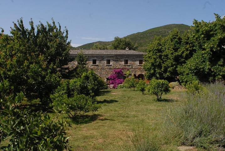 Location de vacances pour 3 personnes, avec jardin ainsi que piscine et vue, animaux acceptés à Patrimonio - 2