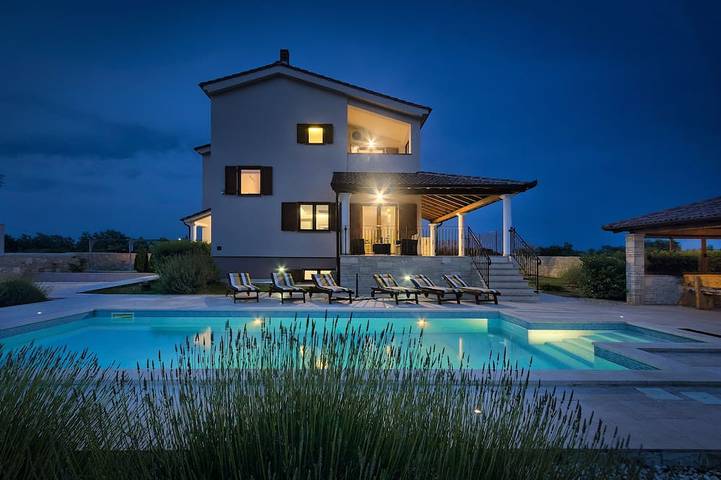 Ferienhaus für 10 Personen, mit Garten und Whirlpool, mit Haustier
