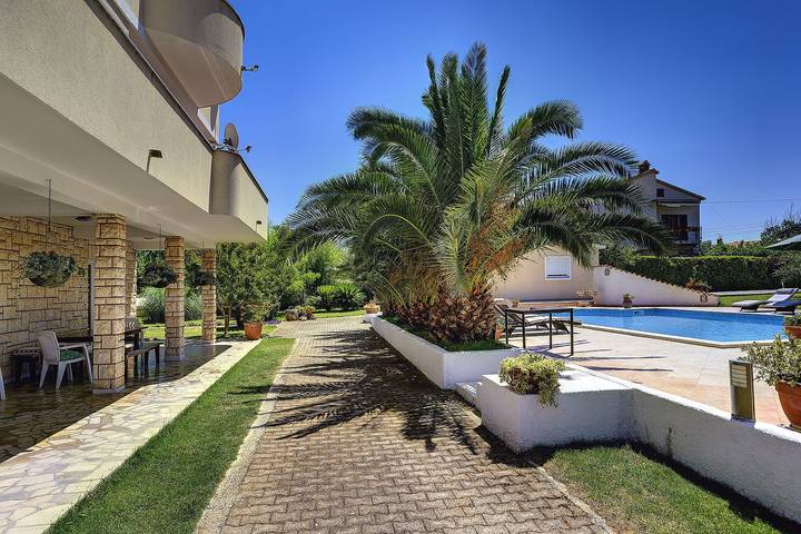 Ferienwohnung für 8 Personen, mit Terrasse und Garten sowie Pool in Pula-Medulin - 3