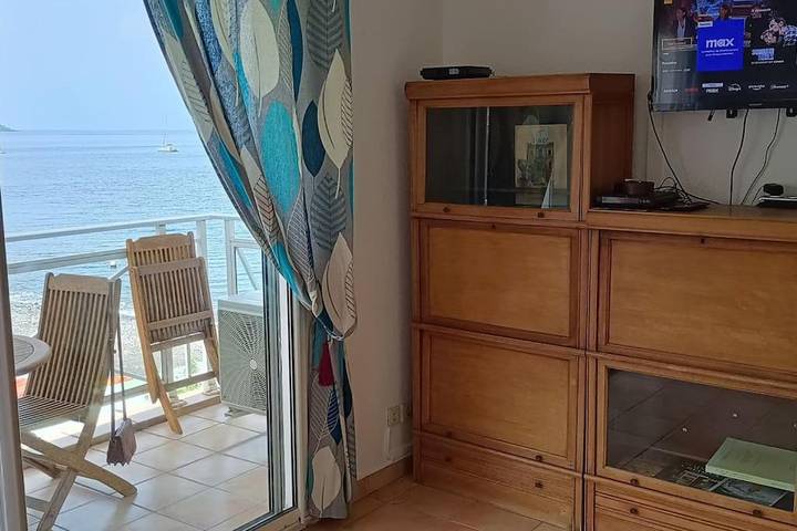 Gîte pour 2 personnes, avec vue ainsi que piscine et terrasse à Gourbeyre - 2