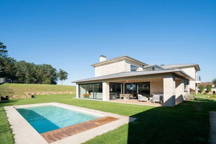 Casa rural para 10 personas, con vistas además de jardín y piscina, Se admiten mascotas en Vedra