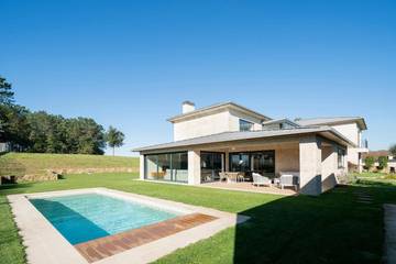 Casa rural para 10 personas, con jardín además de vistas y piscina, Se admiten mascotas en Vedra