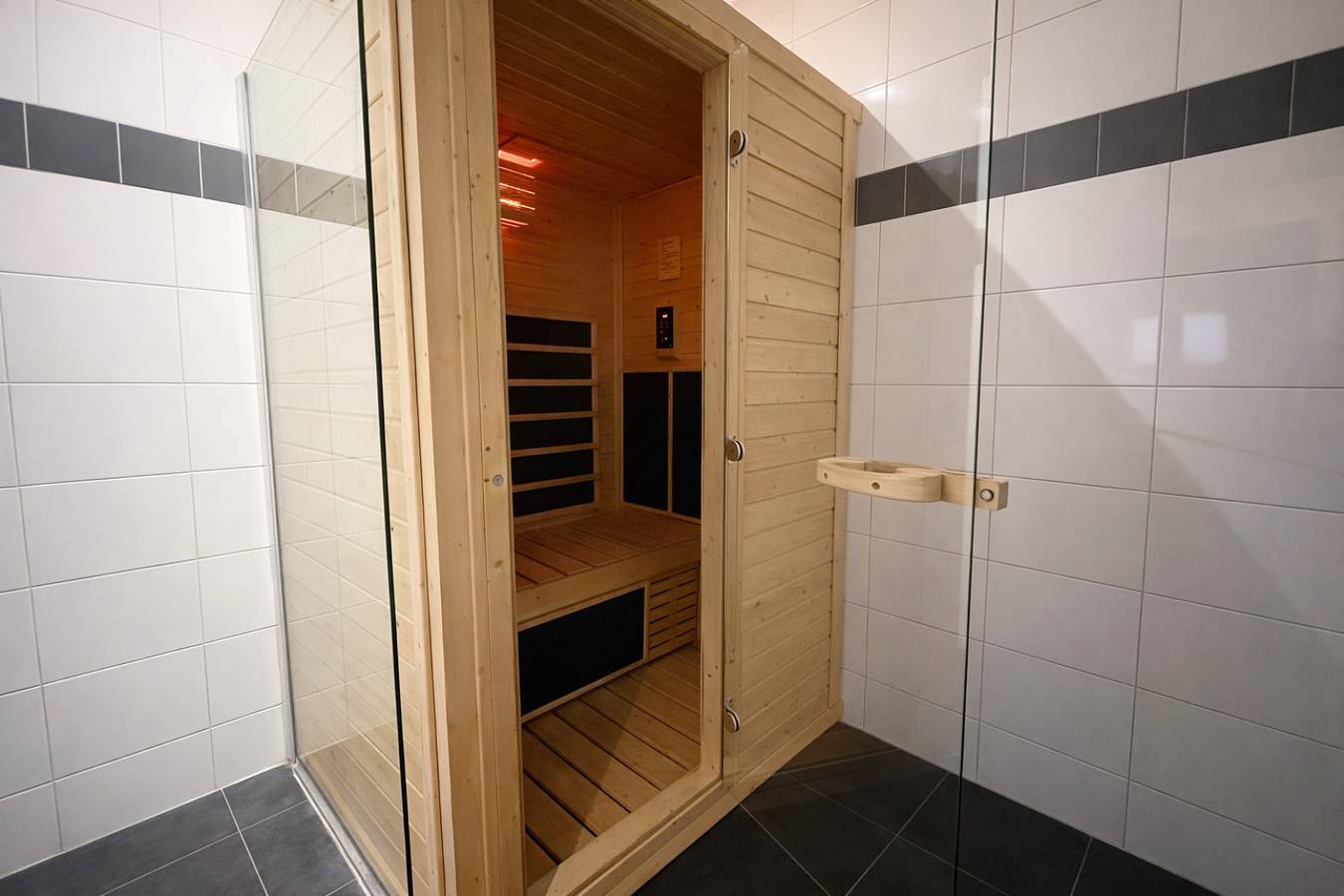 Geräumige Gruppenunterkunft für 14 Personen mit Sauna und Spielplatz in Nordholland. in Graft-De Rijp, Holländische Küste