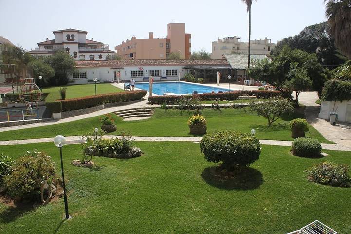 Apartment for 2 people, with garden and balcony as well as pool in Montemar Torremolinos