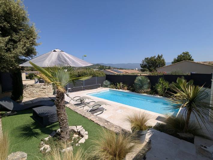 Gîte pour 2 personnes, avec terrasse et piscine