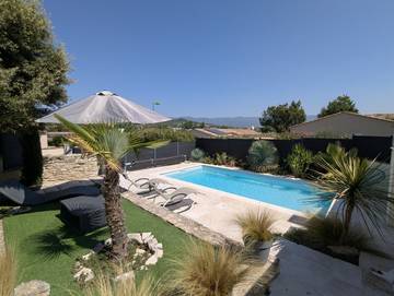 Gîte pour 2 personnes, avec piscine et terrasse dans le Vaucluse