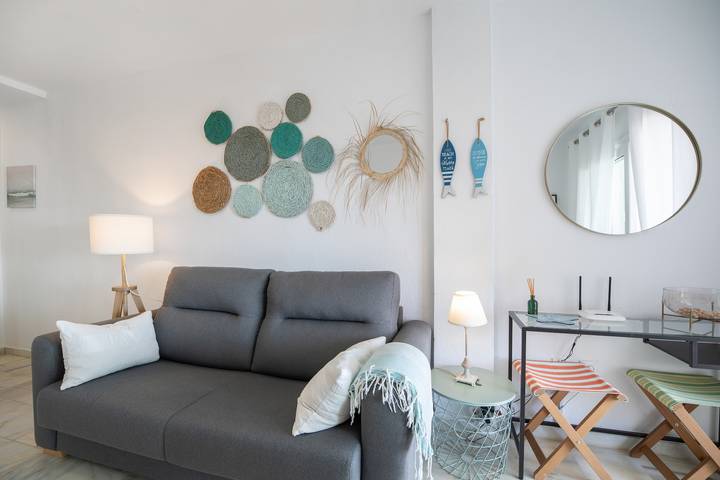 Apartamento entero, Apartamento 'Los Balcones A' con vistas al mar, terraza privada y Wi-Fi in La Barrosa, Chiclana de la Frontera