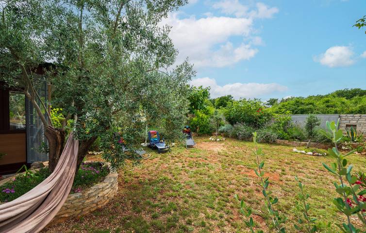Gemütliche Ferienwohnung in Strandnähe mit WLAN, Klimaanlage und Terrasse in Marčana, Südküste Istrien
