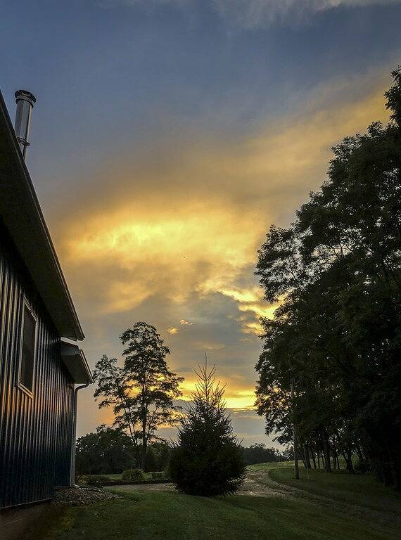 \"The Barn at Sunset Lane\" - Spacious 4Br Home on 16 Acres in Holmes County