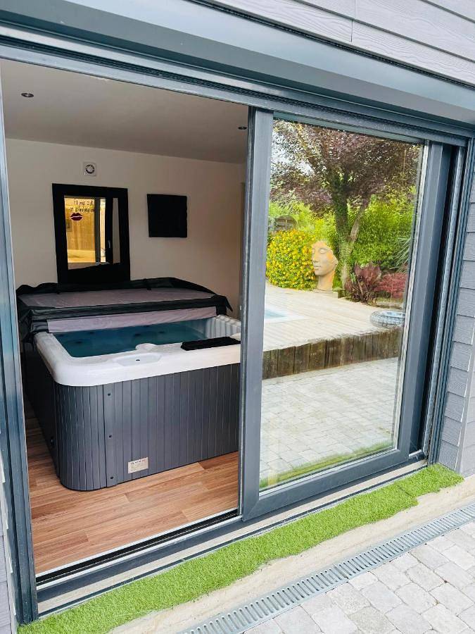 Casa de vacaciones para 4 personas, con sauna y piscina además de jardín y jacuzzi - 1