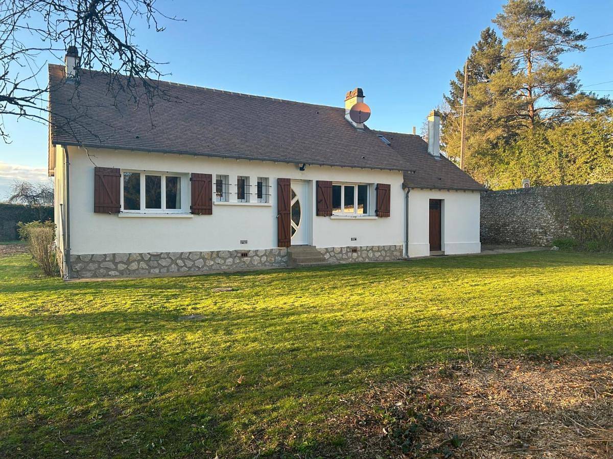 Maison au calme avec spa et rivière à côté de Chartres in Saint-Prest, Région de Chartres