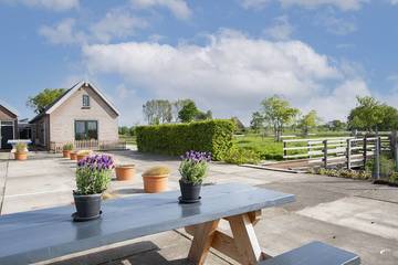 Vakantiewoning voor 5 personen, with terras and whirlpool as well as tuin in Alphen aan den Rijn