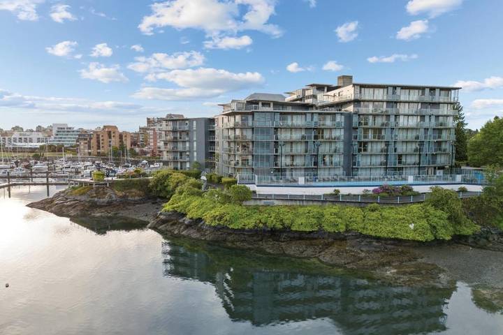 Vakantiehuis voor 6 personen, with balkon and whirlpool as well as zwembad op Vancouvereiland