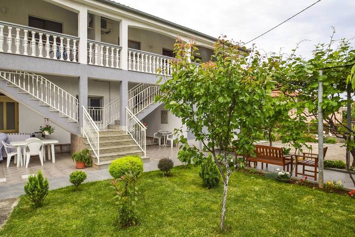 Ferienwohnung für 4 Personen, mit Balkon/Terrasse in Zadar (Kommun)