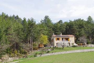 Appartement de vacances pour 2 personnes, avec terrasse et jardin dans la Drôme