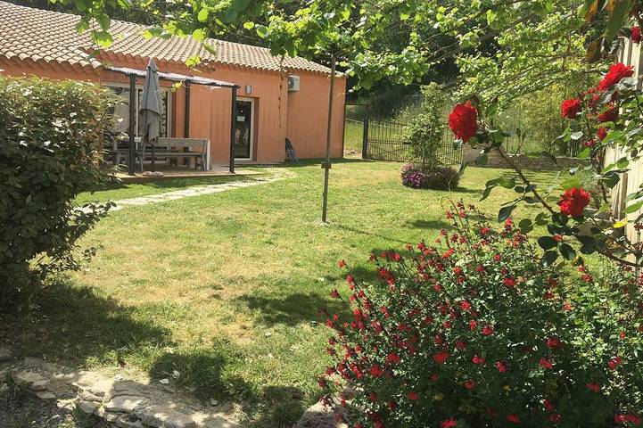 Location de vacances pour 10 personnes, avec jacuzzi et jardin, animaux acceptés à Sardan