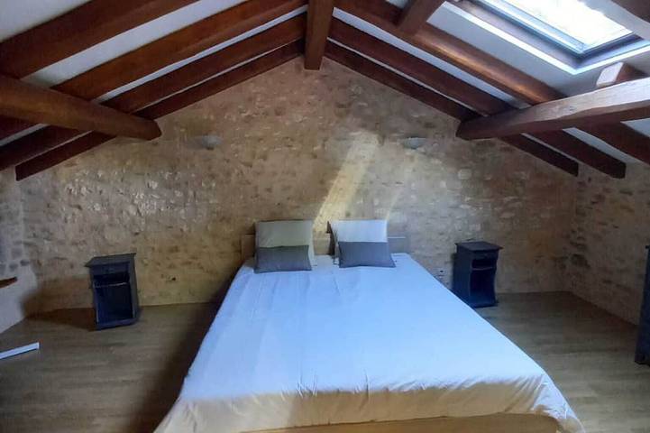 Location de vacances pour 6 personnes, avec terrasse ainsi que piscine et jardin à Sainte-Foy-de-Longas - 2