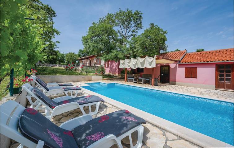 Acogedor apartamento de 2 dormitorios con piscina y terraza cerca del centro de Raša in Labin, Costa Este de Istria