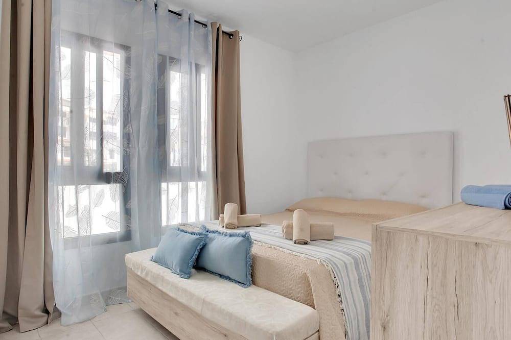 Entire apartment, Ferdy's Home, Pool, Wi Fi, Downtown Los Cristianos in Los Cristianos, Arona