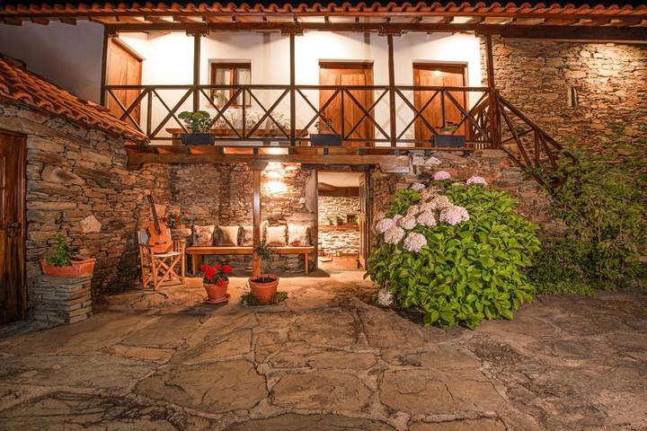 Casa de férias para 6 pessoas, com Varanda e Terraço e ainda Jardim and Piscina em Município de Mirandela