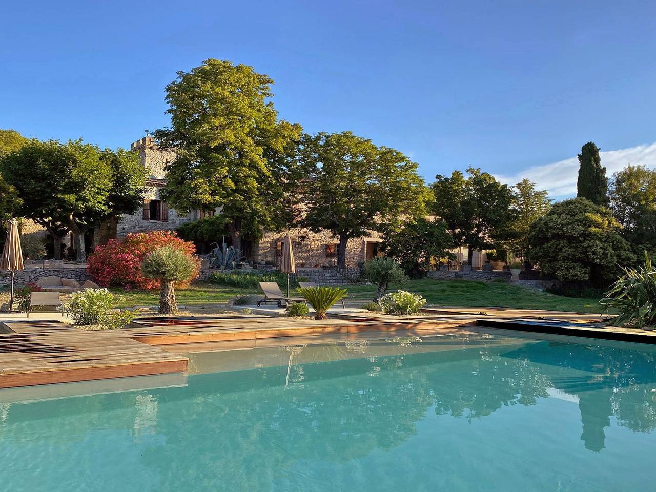 Domaine "Suite Margot" mit Infinity-Pool in Carnas, Mittelmeerküste (Frankreich)