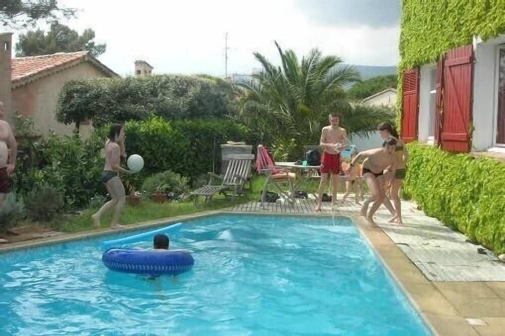Rez-de-chaussée de villa avec piscine, jardin. Proche commerces. in Grasse, Côte méditerranéenne (France)
