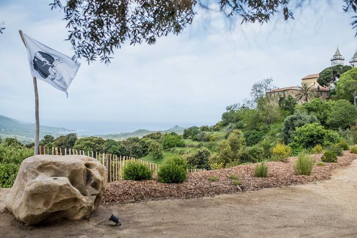 Chambre d’hôte pour 2 personnes, avec jacuzzi ainsi que piscine et jardin en Corse-du-Sud - 2
