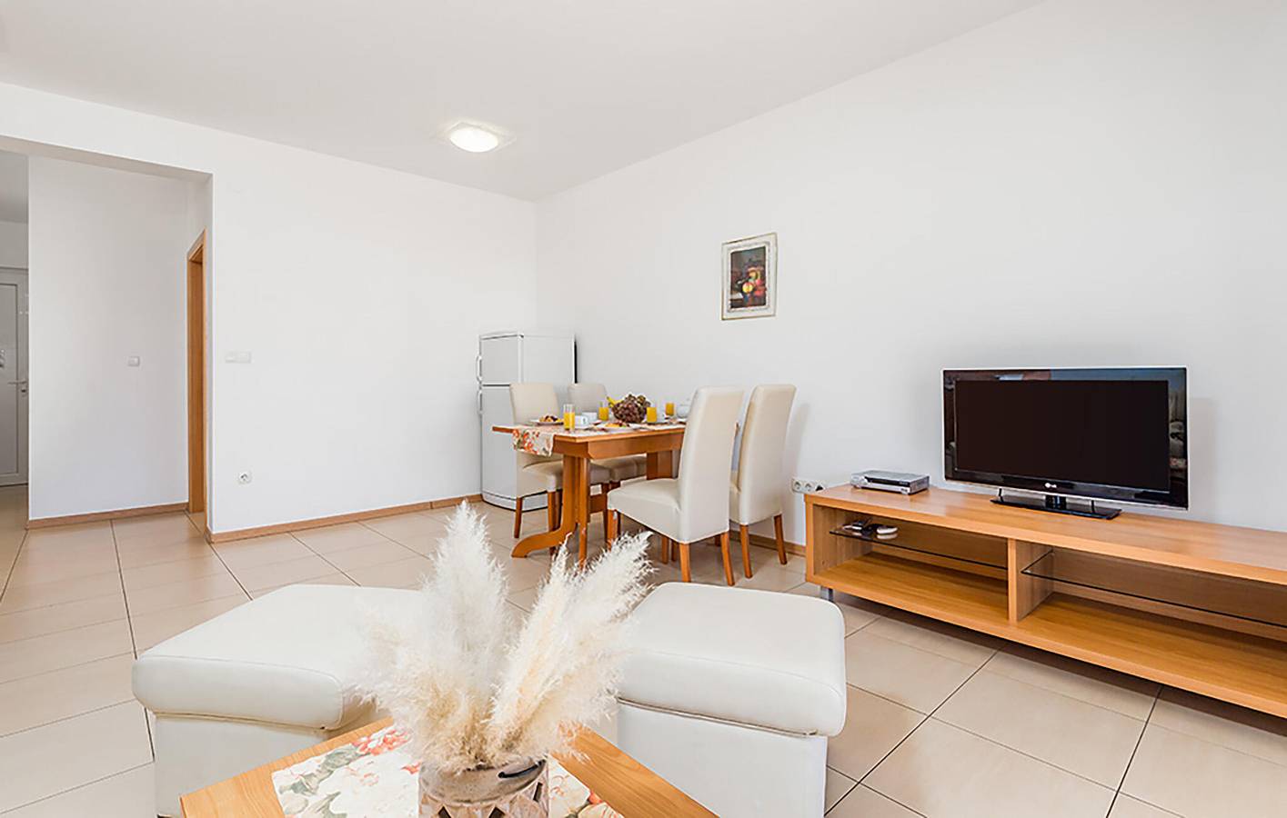 Ganze Ferienwohnung, Gemütliche Ferienwohnung mit Pool, WLAN und Terrasse in der Nähe des FKK-Strandes von Kandarola in Palit, Rab