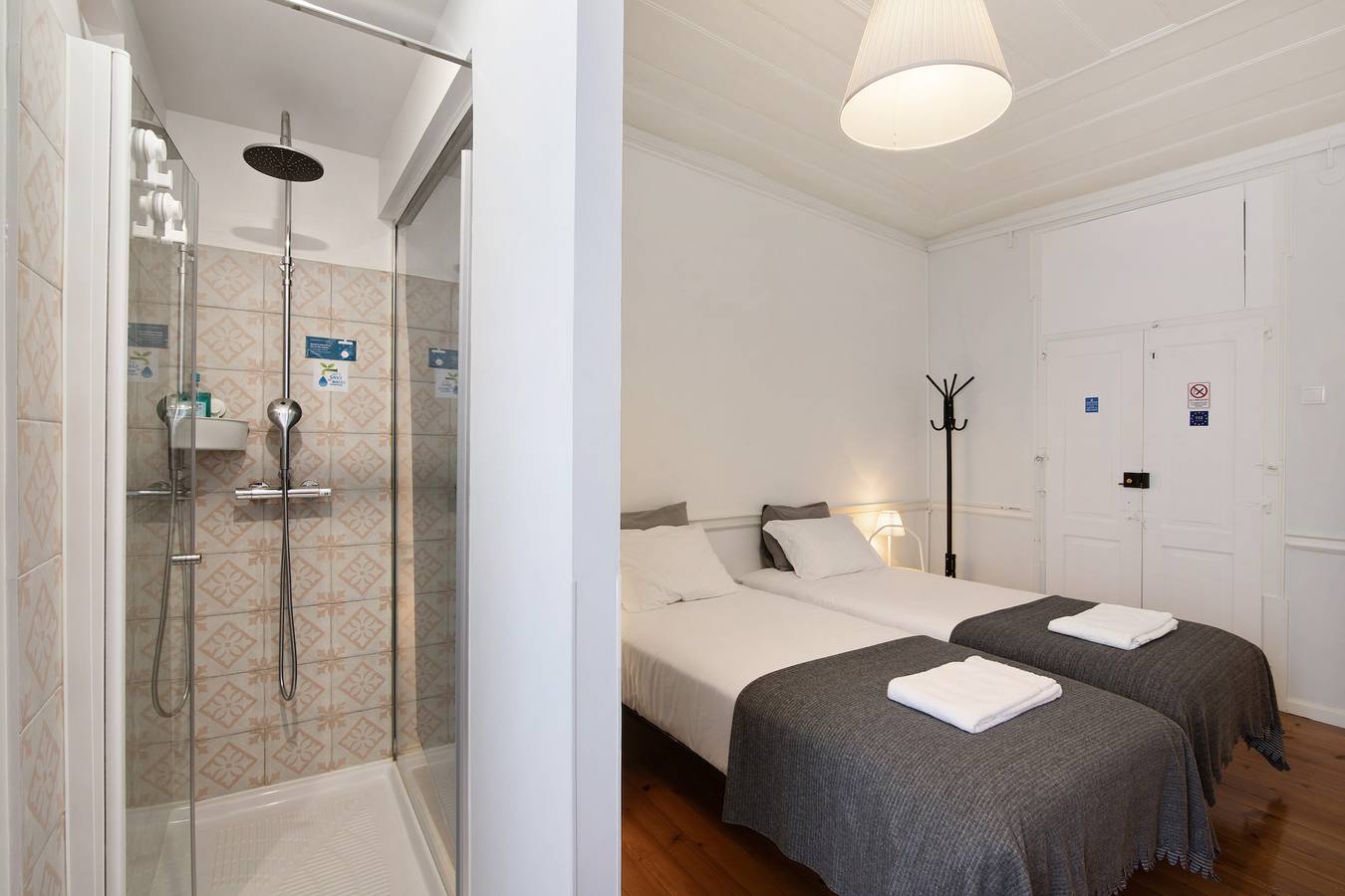 Chambre 'Quarto 4' avec Terrasse partagée, Wi-Fi et Climatisation in São Pedro, Faro