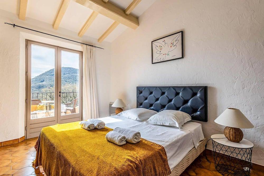 Nice home in Les Adrets-de-l'Estére in Les Adrets-de-l'Estérel, Massif de l'Esterel