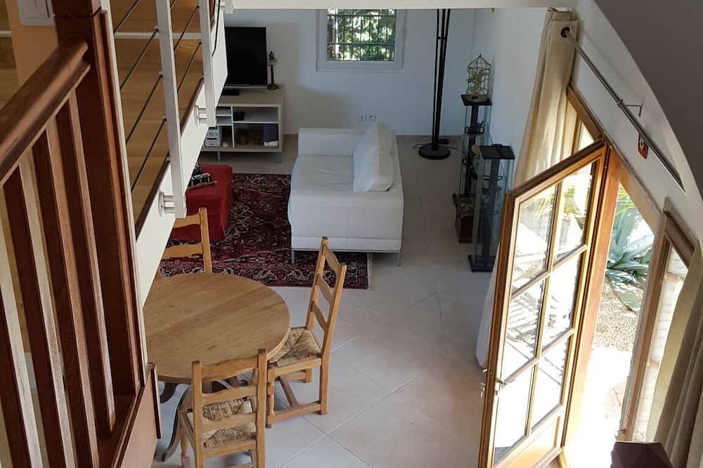 Lamanderie in Provence; Hacienda type house between Alpilles and Luberon in Alleins, Arles region